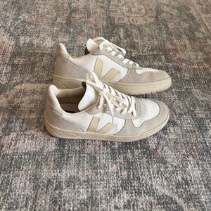 Veja Court sneakers